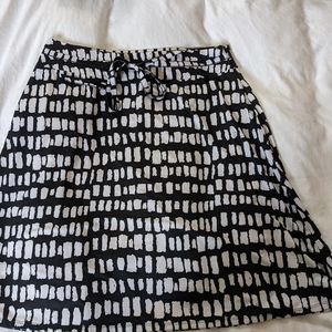 Travel Smith black and white skirt